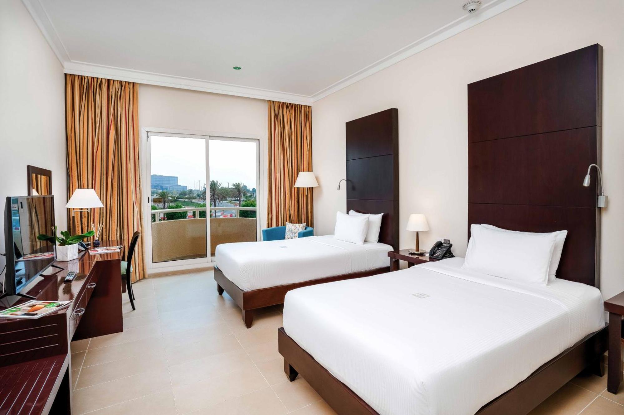 Metropolitan Al Mafraq Hotel Abu Dhabi Bagian luar foto