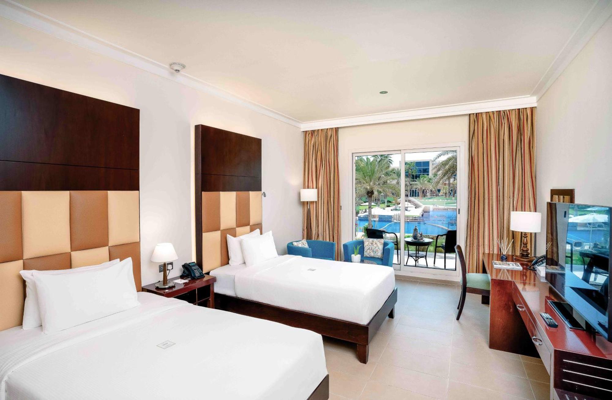 Metropolitan Al Mafraq Hotel Abu Dhabi Bagian luar foto
