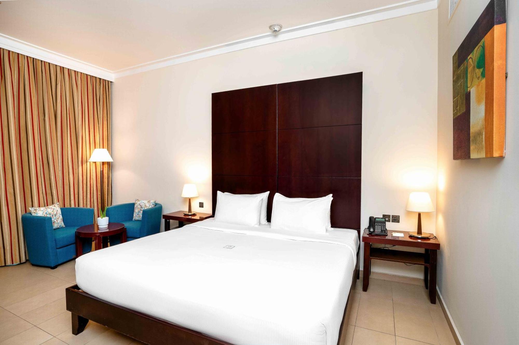 Metropolitan Al Mafraq Hotel Abu Dhabi Bagian luar foto