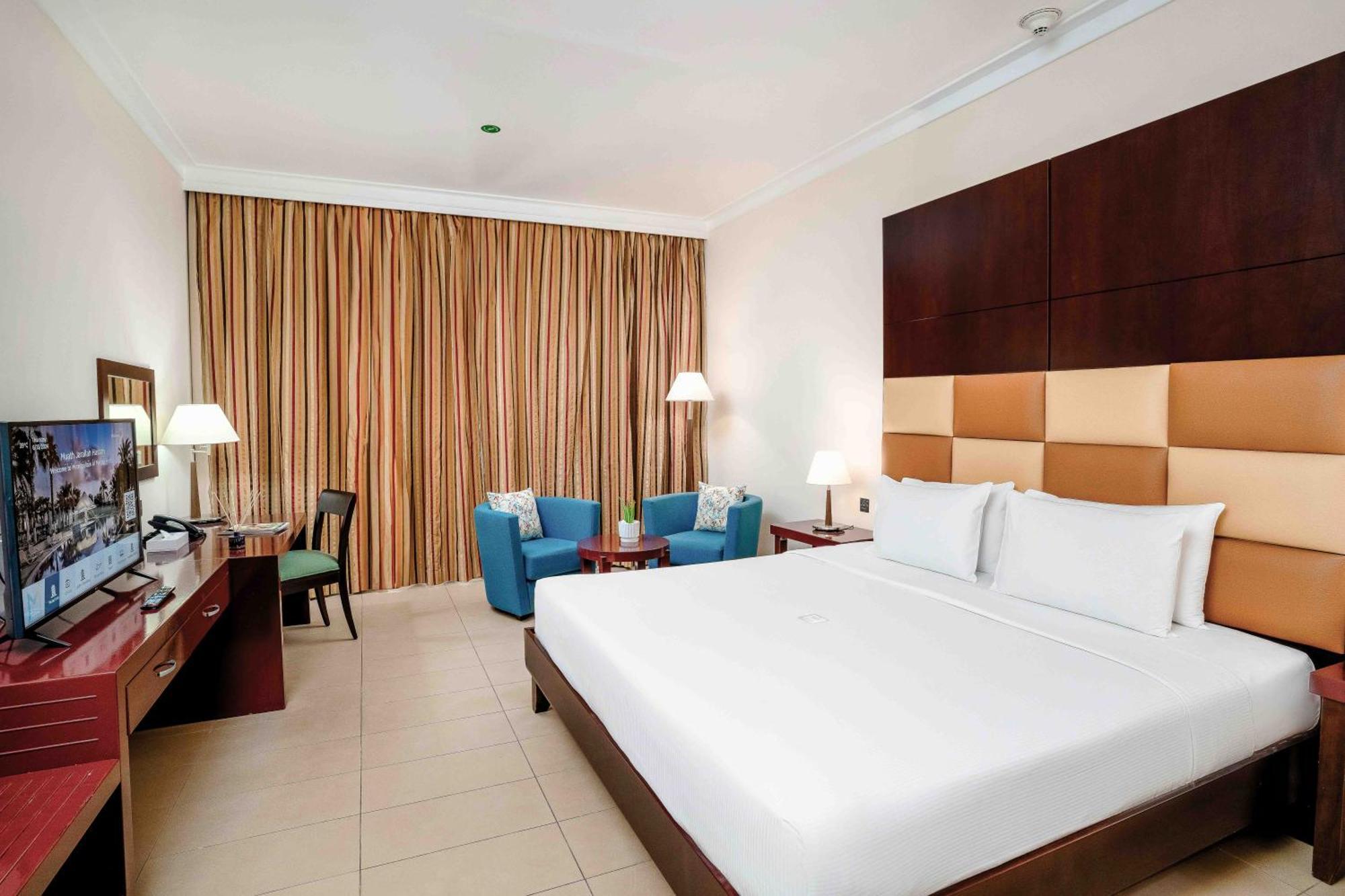 Metropolitan Al Mafraq Hotel Abu Dhabi Bagian luar foto