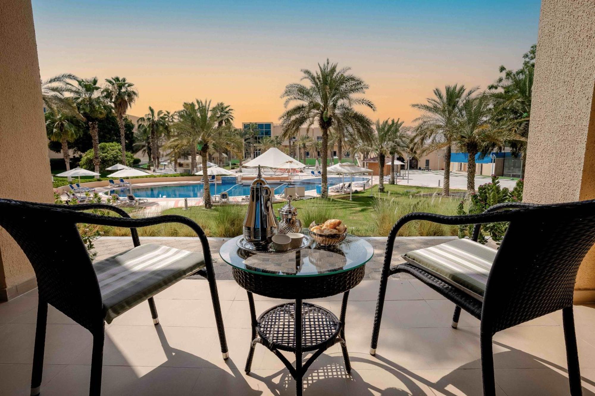 Metropolitan Al Mafraq Hotel Abu Dhabi Bagian luar foto