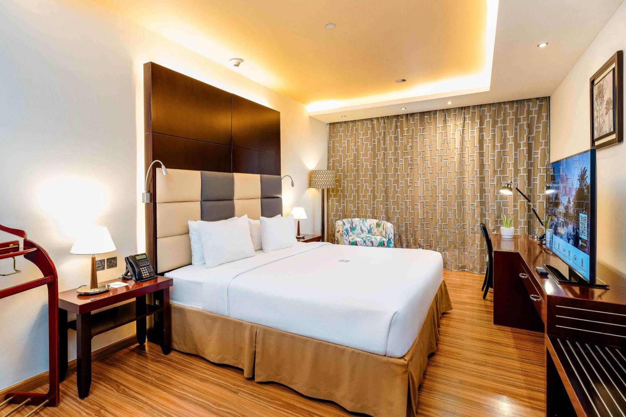 Metropolitan Al Mafraq Hotel Abu Dhabi Bagian luar foto