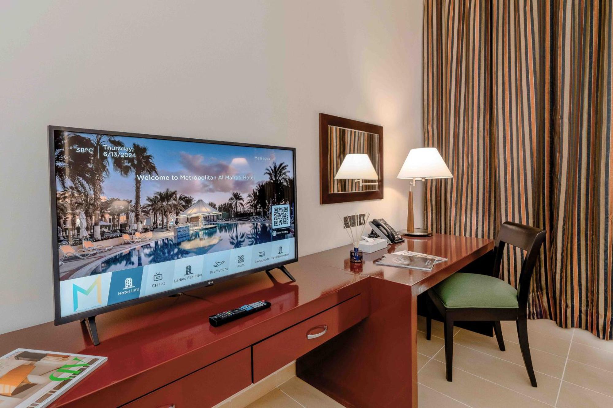 Metropolitan Al Mafraq Hotel Abu Dhabi Bagian luar foto